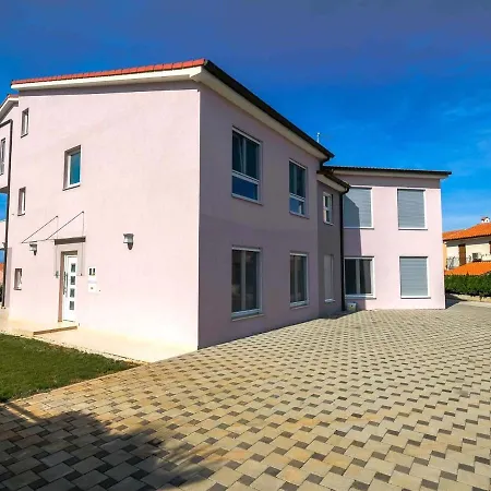 Attractive In With Swimming Pool Apartment Banjole