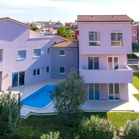 Attractive In With Swimming Pool Apartment Banjole