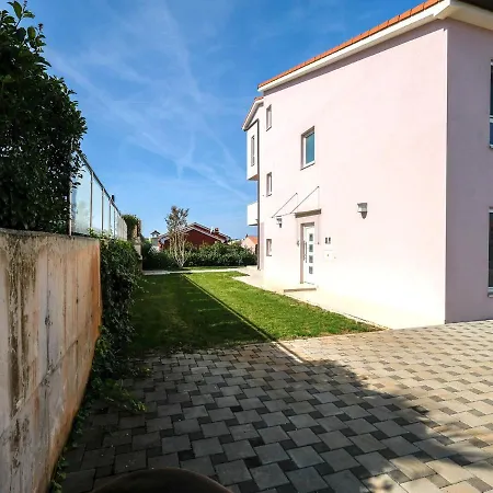 Attractive In With Swimming Pool Apartment *