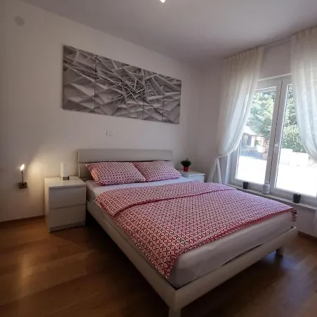 Attractive In With Swimming Pool Apartment Banjole