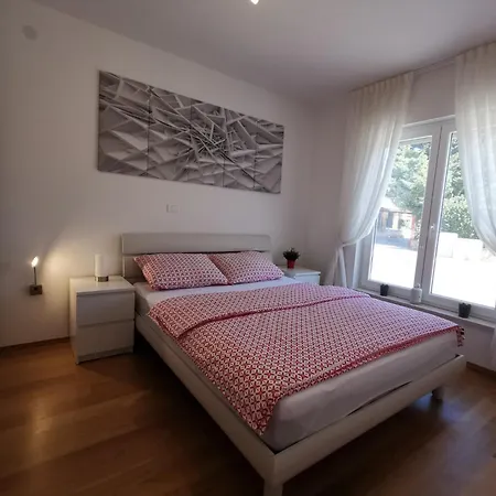 In Near Sunny Apartamento